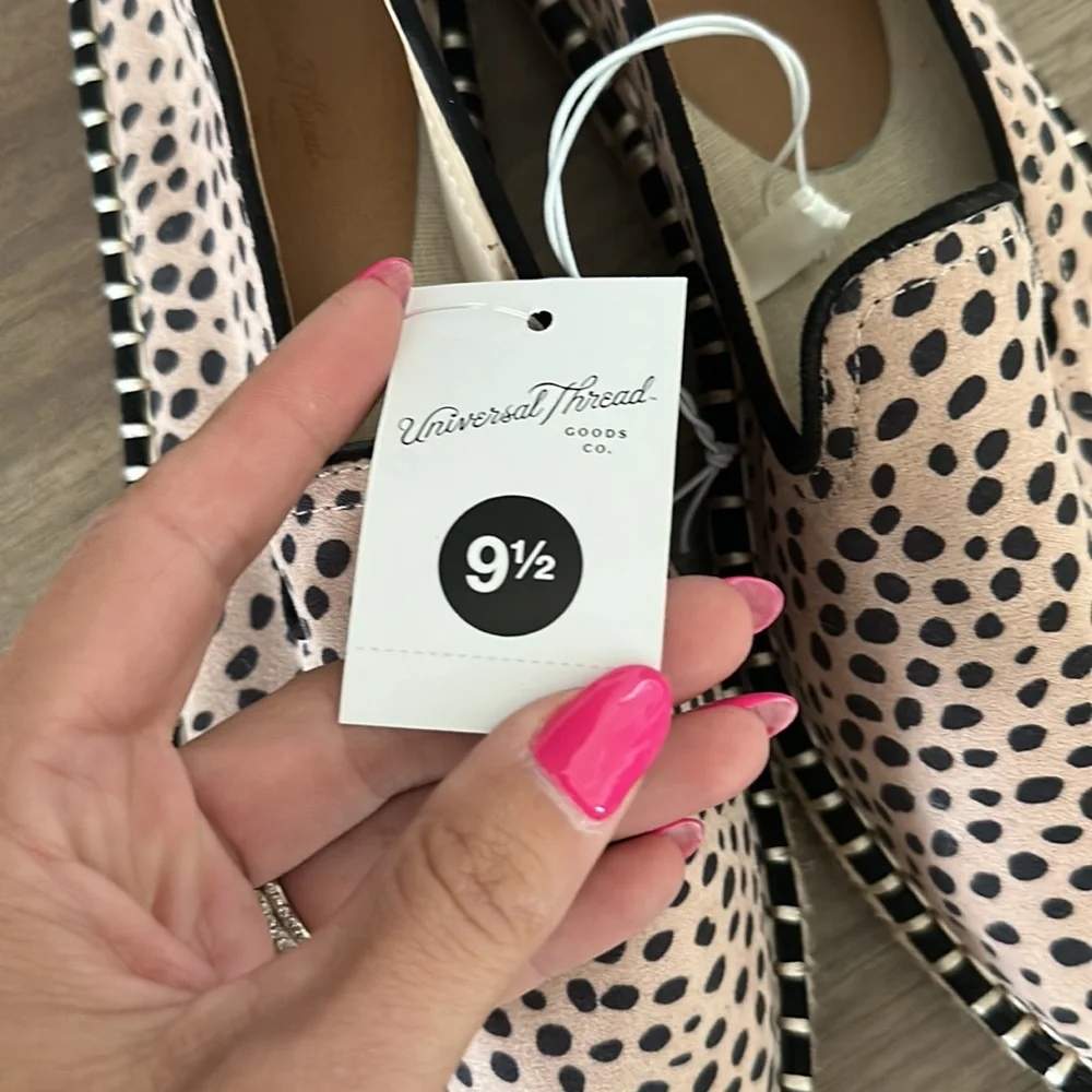 Universal Thread Flats- Target - Picture 2 of 3